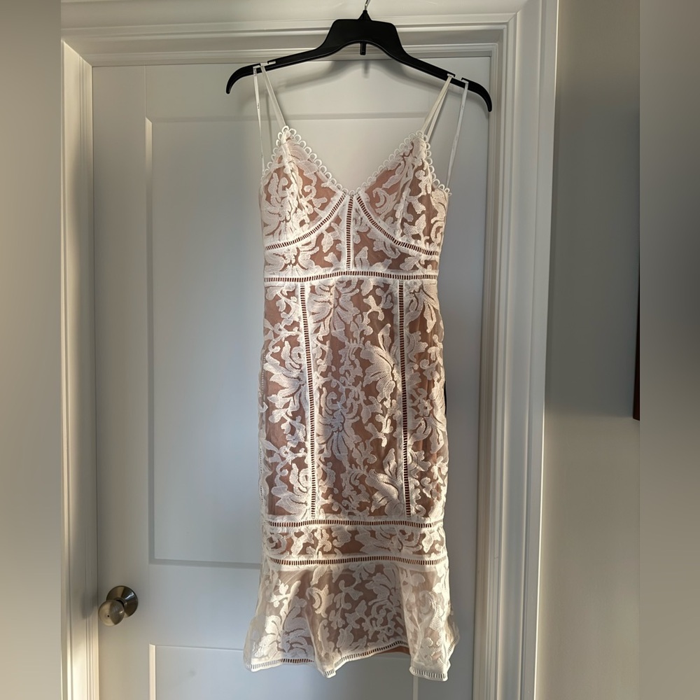 NWT Lulus Alluring Love White and Beige Lace Trumpet Hem Midi Dress